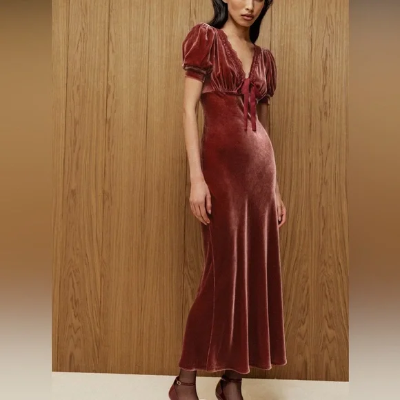 NWT Reformation Camille Velvet Dress - Picture 2 of 4